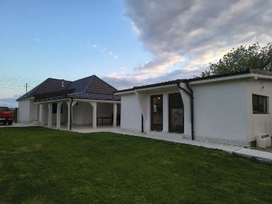 Vindem casa în loc Caranzel com Lazareni 30km de Oradea