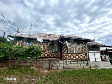 COMISION 0%. Casa cu 17 ari de teren in centrul comunei CHIUZA