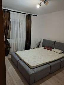 Inchiriez apartament pentru perioade diverse de 2 camere decomandat, mobilat si utilat.