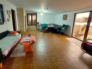 Casa de vanzare - 4 camere, pivnita - 160mp - teren 2000 mp - M. Kogalniceanu - Tulcea - 99.000 Euro