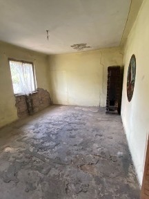 Locația cu casa și garaj… 0758728367