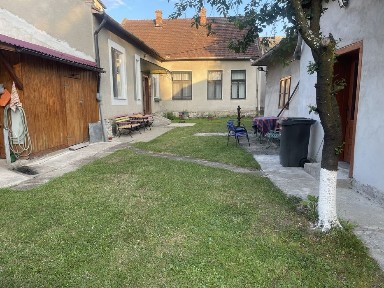 Vând Casă Ultracentrală în Orașul Brad - 1.246 mp