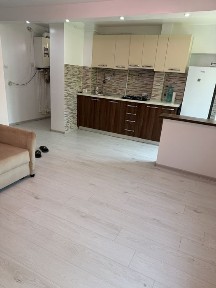 Inchiriez apartament cu o camaera !