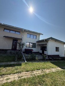 Casa de vanzare in plopeni - 35 ari