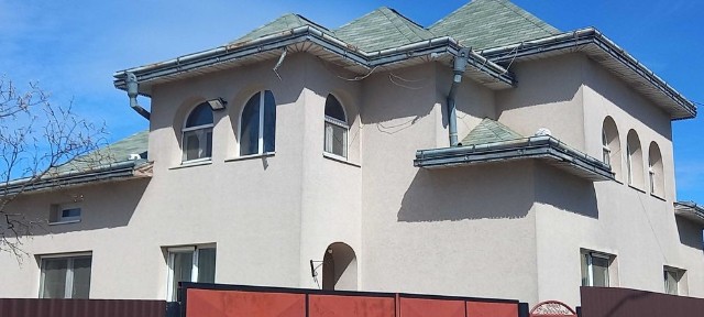 Triplex 356mp cu băi, bucătării, utilitati separate 5 parcari stradale