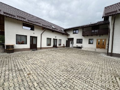 Casa/ vila (2 case) de vanzare in Manastirea Humorului