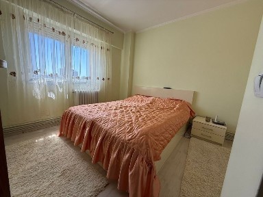 Vand apartament 3 camere zona Careiului
