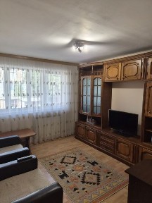 Închiriez apartament cu trei camere mobilat si utilat