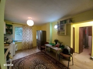 Apartament 3 camere, 64 mp, zona Sasar