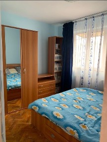 Vand apartament 3 camere, decomandat, zona 9 mai