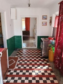 Vând casa mobilata
