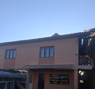 Vand Casa +Spatiu comercial
