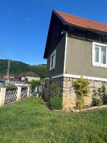 Casa la tara Tebea Hunedoara