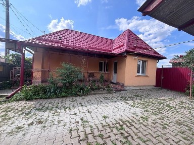 Casa in Chinari, 8 km de Tg Mures 90000 euro