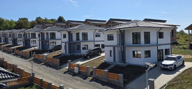 Case noi premium de vanzare. Panorama Residence,Case Corunca