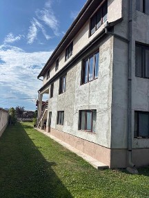 Casă mare de vânzare cu teren de 29 ari - ideală pentru afacere sau locuit