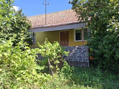 Casă de vânzare în centrul comunei Sânger, județul Mureș - 100 mp + teren intravilan 3.300 mp