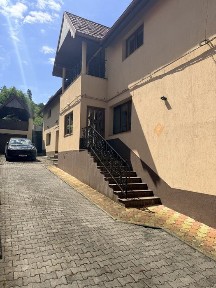 Vând închiriez casă în centrul Sighișoarei + 1.800 mp teren | Ideală pentru pensiune | 300 m