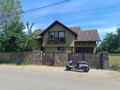 Casă SP+P+M 180 mp utili - garaj - CT electrică + termosemineu
