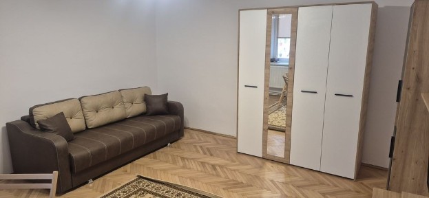 Proprietar, inchiriez 2 camere, decomandat, Casa Armatei, prima inchiriere