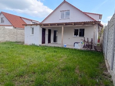 Casa noua de vanzare