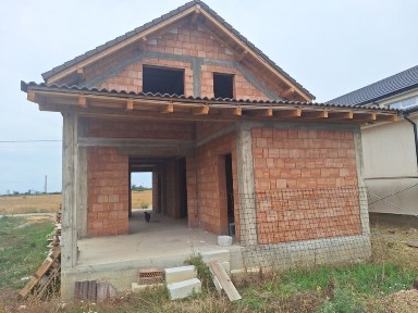Casa la rosu in Livada, jud.Arad