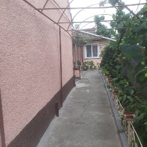 Casă cu 4 camere, curte și garaj în Micalaca