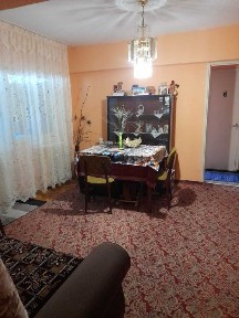 Vând apartament cu 2 camere, semidecomandat, Bd. Primăverii lângă Evidența Populației, Bârlad, jud. Vaslui50000 euro