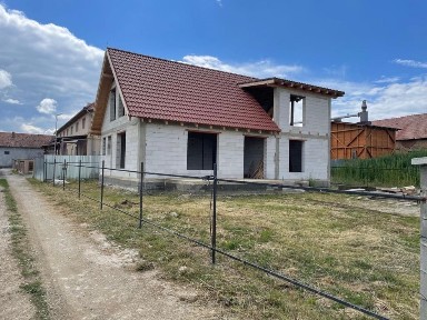 Casă nouă de vânzare la Sâncrāieni