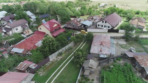 Casă 3 camere, curte 3.000 mp - Plopeni, Dumbrăvești