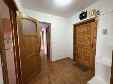 Vând apartament 3 camere (78mp), Bulevardul Unirii, Micro 6, Târgoviște