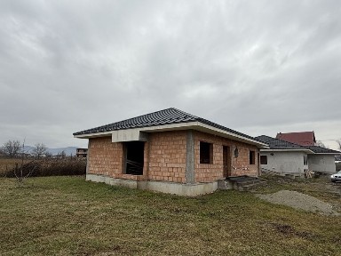 Vând casa Cristestii Ciceului