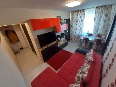 Vand apartament cu 2 camere, etaj 2