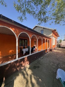 Casă solidă cu teren 1.400 mp, la doar 80km de Bucuresti - 42.000 euro.