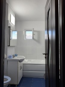 Inchiriez apartament Rm Valcea