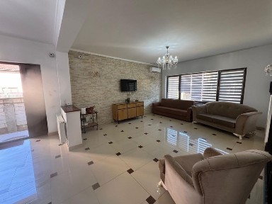 Vila spatioasa de inchiriat !