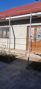 Casa de vanzare husi