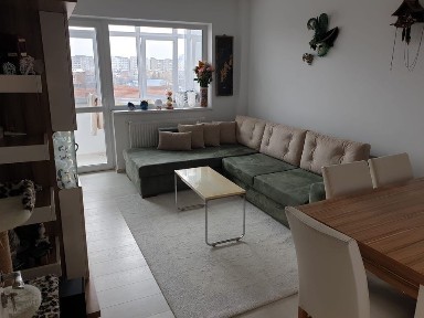 Inchiriez ap. 2 camere, bld. Balcescu, mobilat, centrala, parcare