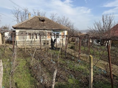 Casa de vanzare si teren 1609 m2