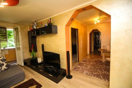 Apartament Bals Monument 3 camere + Living, 2 Bai, Bucatarie, Balcon, Debara 77,5 mp