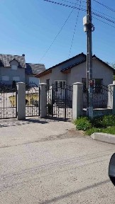 CASĂ se VÂNZARE cuTEREN și ANEXĂ pentru afaceri