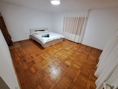 Casa ultracentrala, Curtea de arges, str. Cuza Voda, langa parcul San Nicora