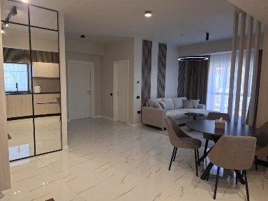 Vand apartament 2 dormitoare, living cu bucătărie open space, 1 baie, 2 terase, loc parcare.