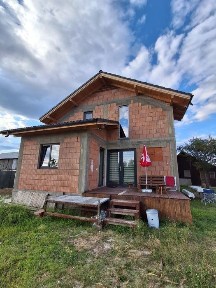 Casa noua, în comuna Budești, sat Bercioiu la 16 km de centrul orașului Rm Valcea