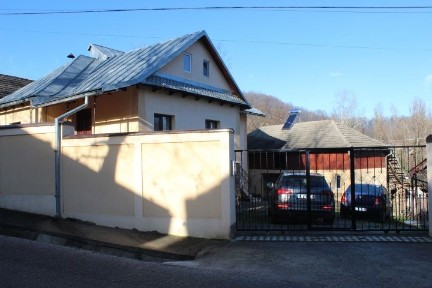 Casă de vânzare - Pietrari, jud. Vâlcea |