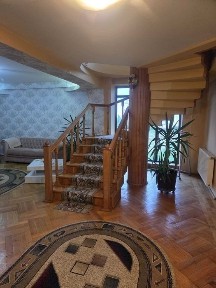 Casa de inchiriat spatioasa,aerisita si cu un view extraordinar