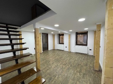 PROPRIETAR - Vând apartament ultracentral, 55 mp utili, recent renovat, situat la parter.