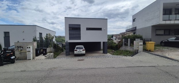 Casa cu gradina str Quinet