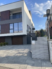 Duplex finisat cu garaj zona Voronet.