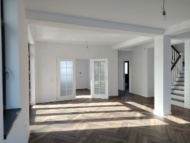 Casă modernă Bârnova / construcție solidă cadre / finisaje peste medie